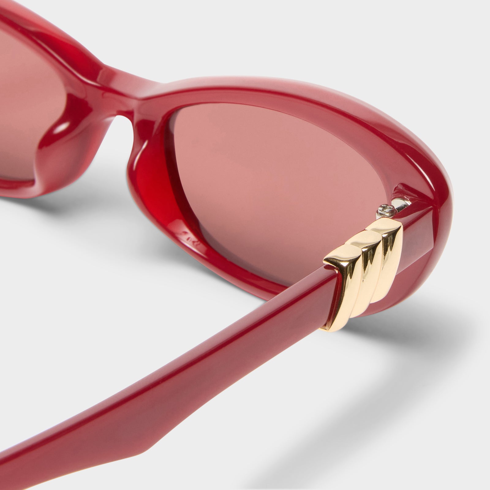 The Whisperer Garnet Female Cat-Eye Sunglasses | Le Specs