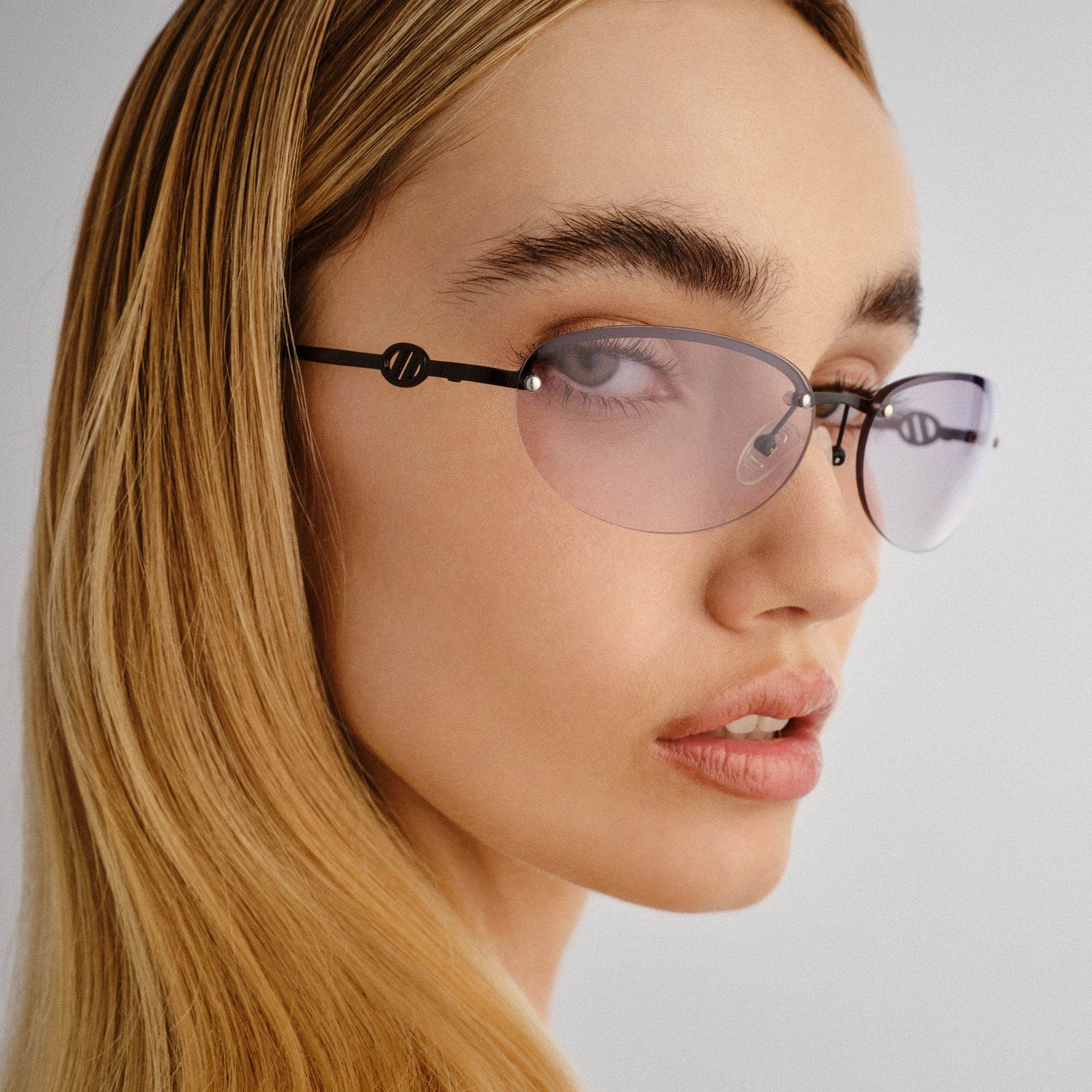 Slinky Black Female Oval Sunglasses | Le Specs