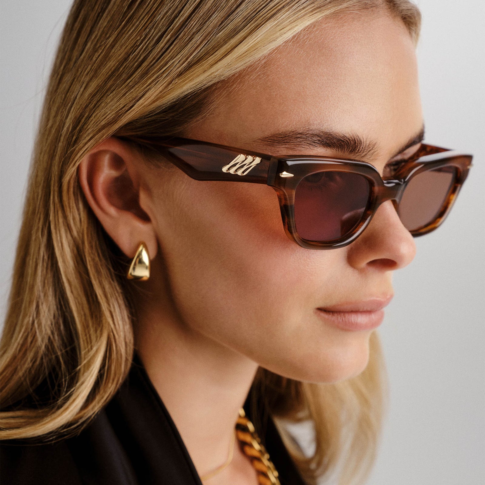 Numero Tres Teak Female D-Frame Sunglasses | Le Specs