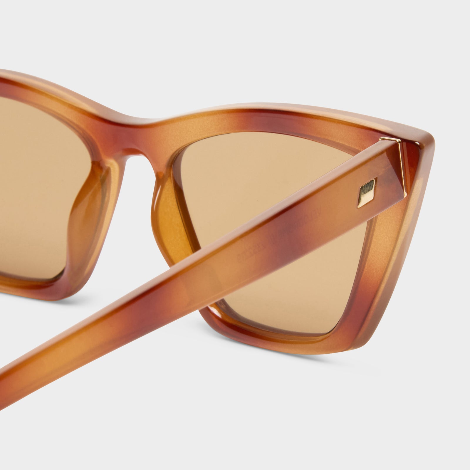Velodrome Vintage Tort Female Cat-Eye Sunglasses | Le Specs