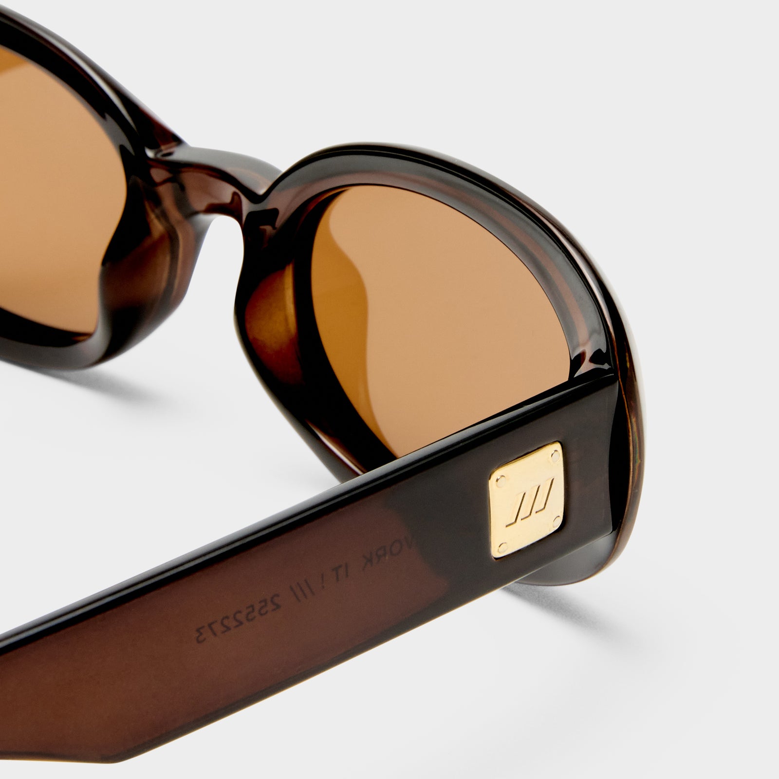 Work It Cocoa Female Oval Sunglasses | Le Specs