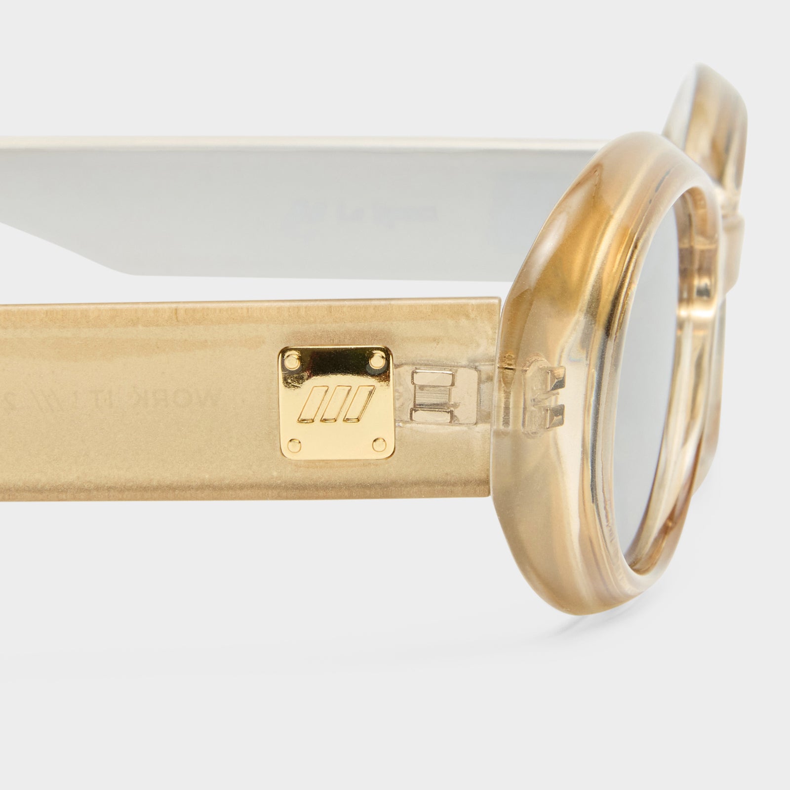 Work It Champagne Pearl Female Oval Sunglasses | Le Specs