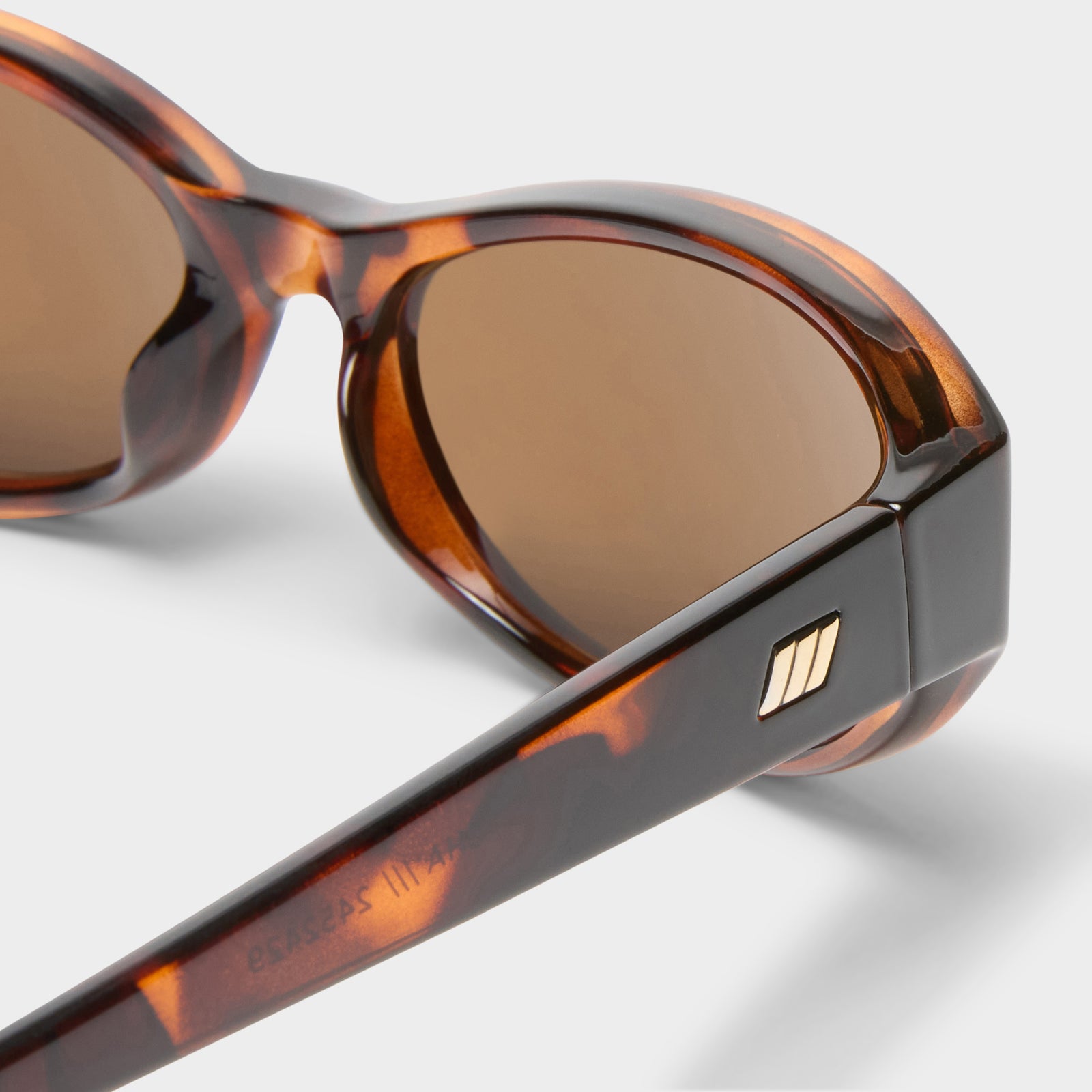 Dont Cha Tort Uni-Sex Oval Sunglasses | Le Specs