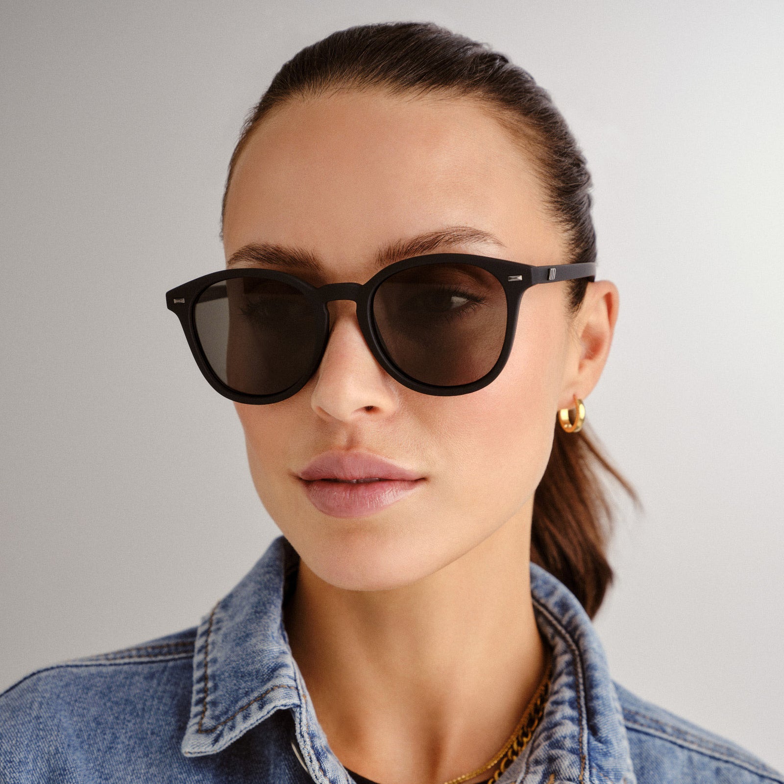Bandwagon Black Rubber Uni-Sex Round Sunglasses | Le Specs
