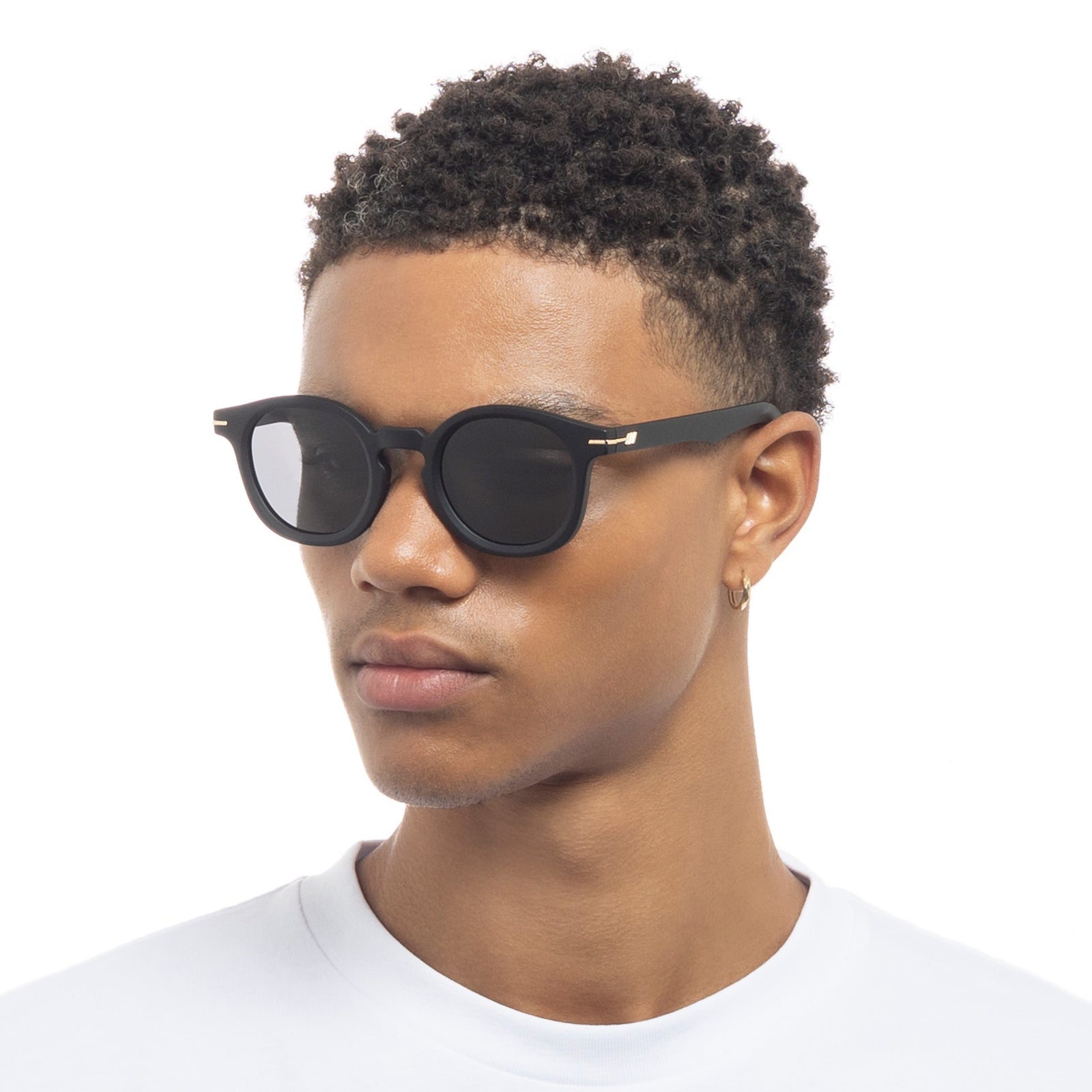 Hoodwinked Matte Black Uni-Sex Round Sunglasses | Le Specs