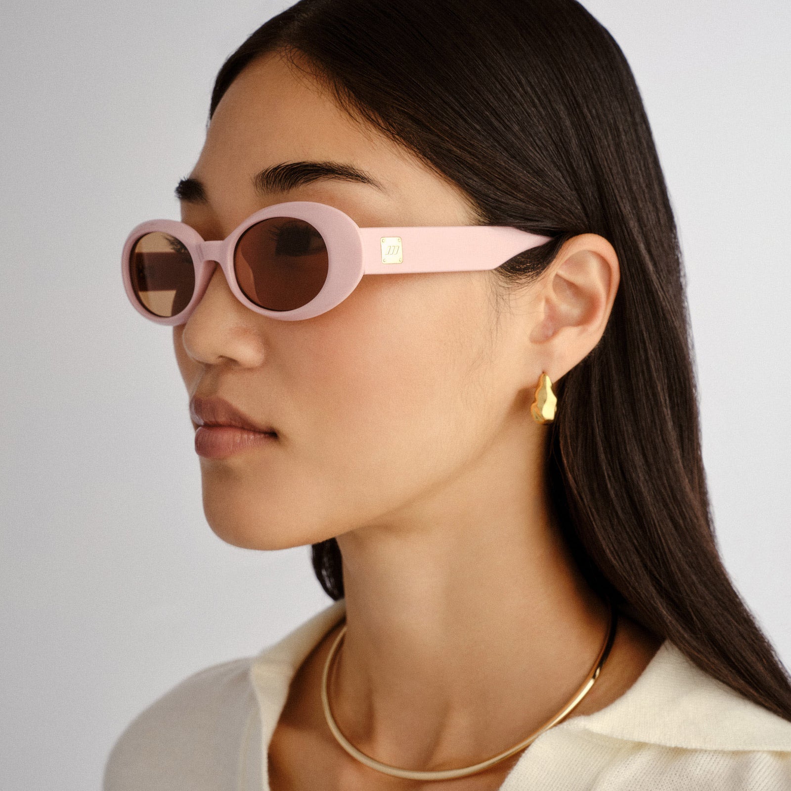 Work It Pink Putty Female Oval Sunglasses | Le Specs