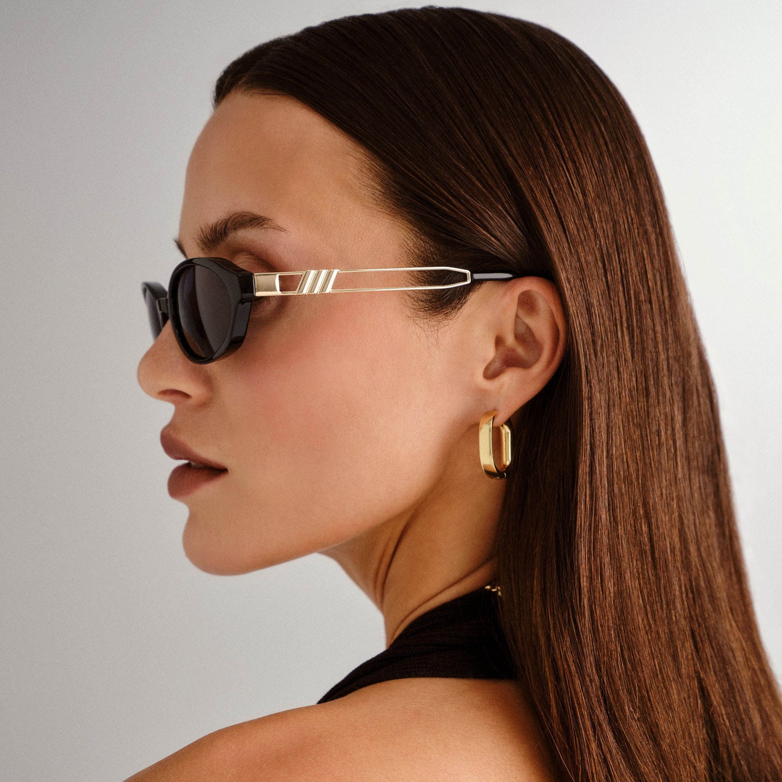 Lunita Black Female Oval Sunglasses | Le Specs