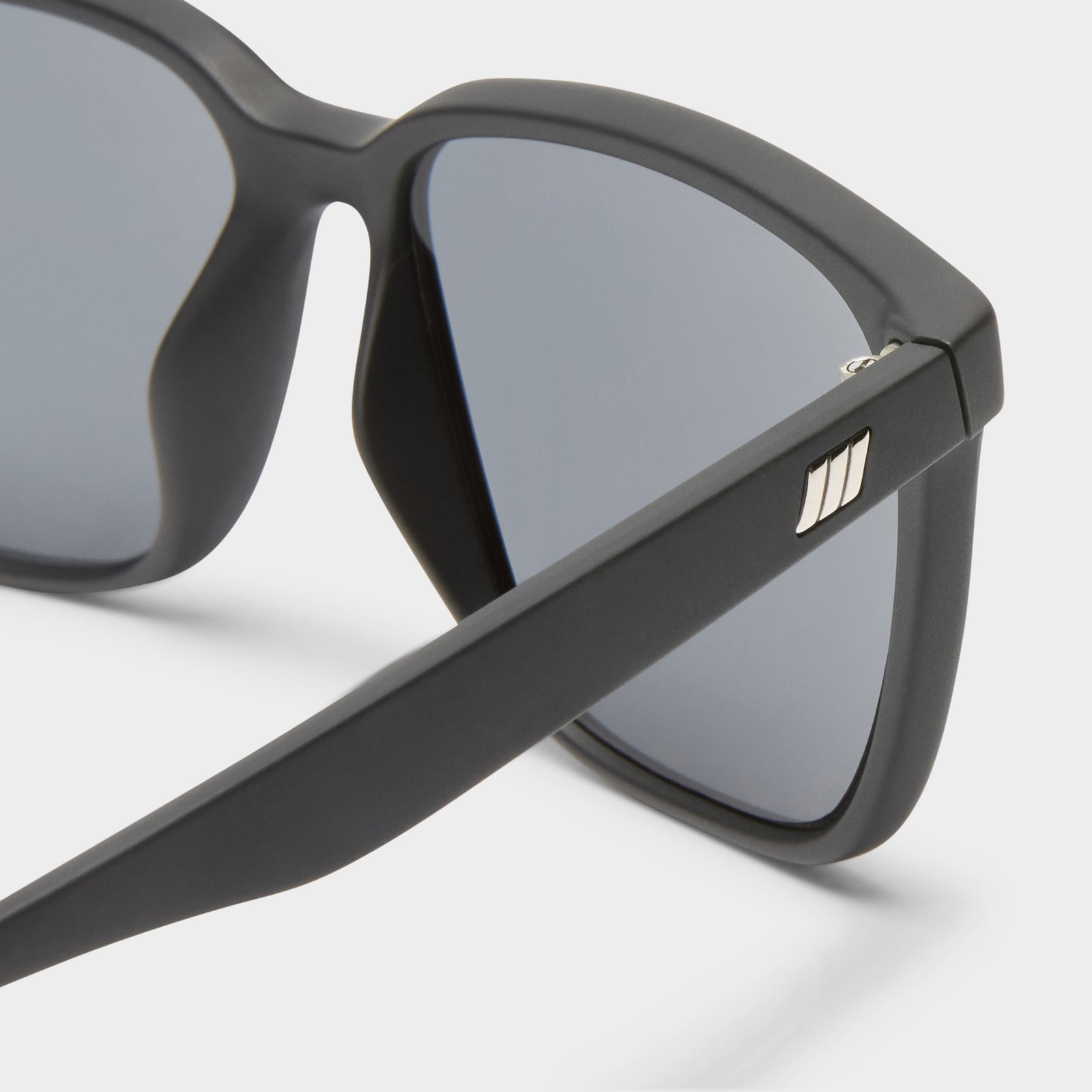 Fair Game Matte Black Uni-Sex D-Frame Sunglasses | Le Specs